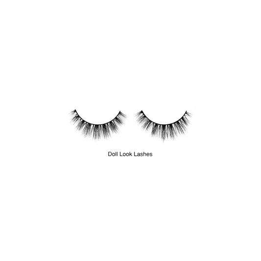 1 pair of lashes on a white background