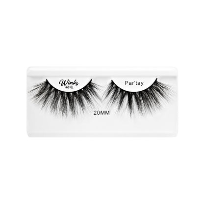 1 pair of lashes on tray
