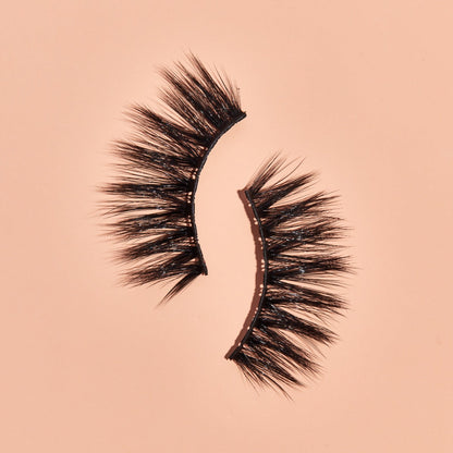 1 pair of lashes on a pink background